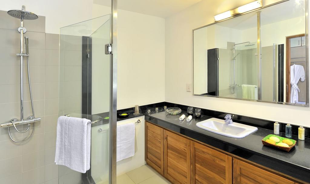So Beach Villa In Situ Roches Noires Room photo